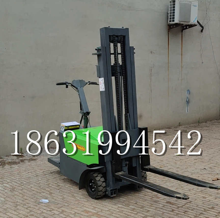 昂昂溪区优程全电动叉车插腿式堆高车液压装卸车1.5吨升高小型站驾式铲车